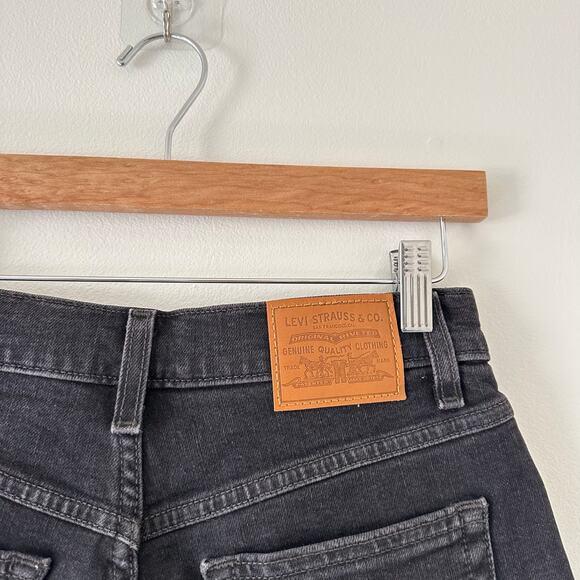 Levis Cuffed Dark Wash Mid Rise Casual Denim Shorts Black 25 - Picture 4 of 6